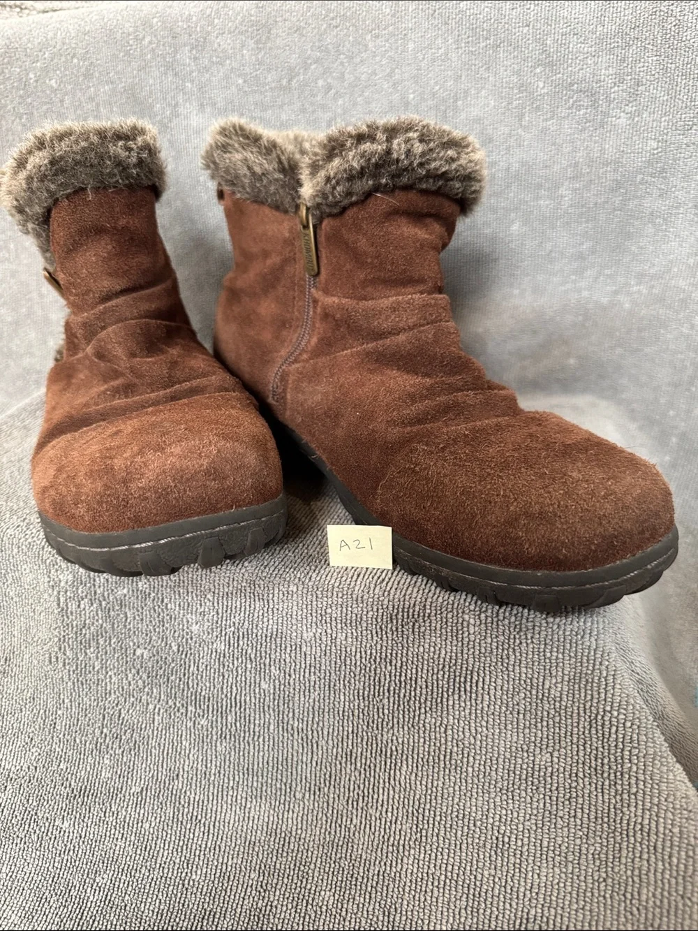 Khombu Lisa Brown Suede Faux Fur All Weather Winter Ankle Boots Size 9
